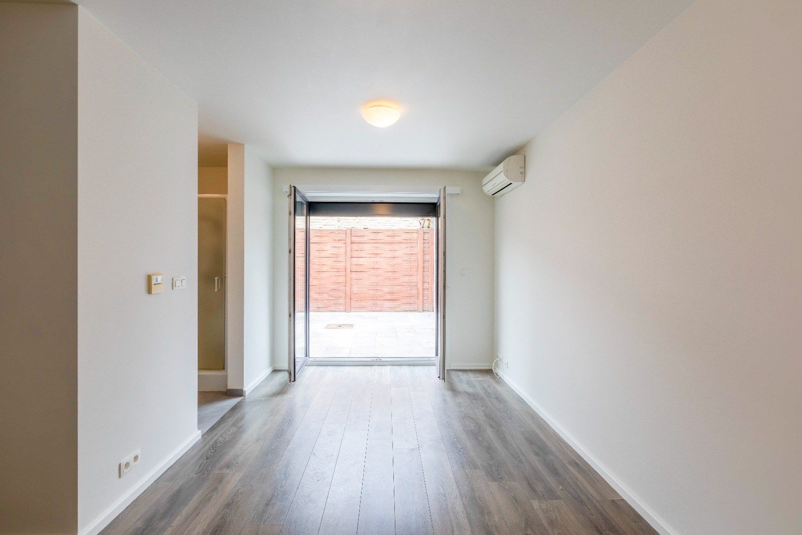 Gelijkvloers 1-slpk-app. met 2 terrassen op toplocatie in Eeklo foto 9