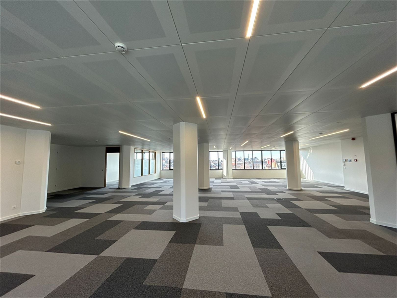 Volledig rerenoveerde kantoren te huur vanaf 150 m² foto 30