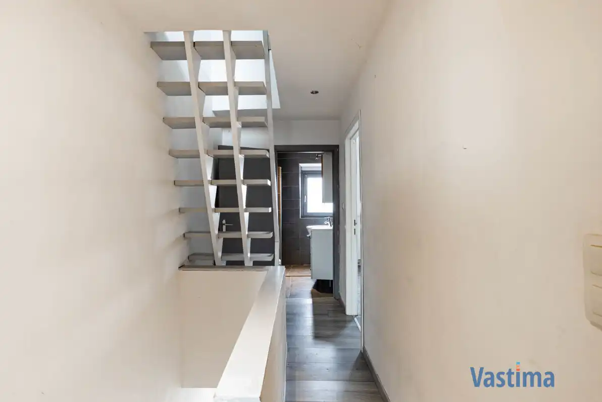 Op te frissen woning met potentieel in Erembodegem foto 14