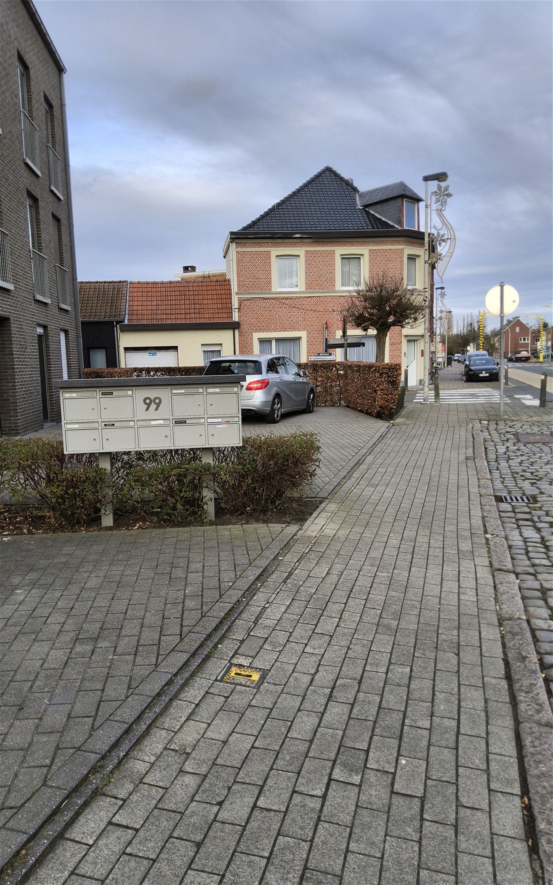 Ruim 2 slaapkamer-appartement met garage foto 28