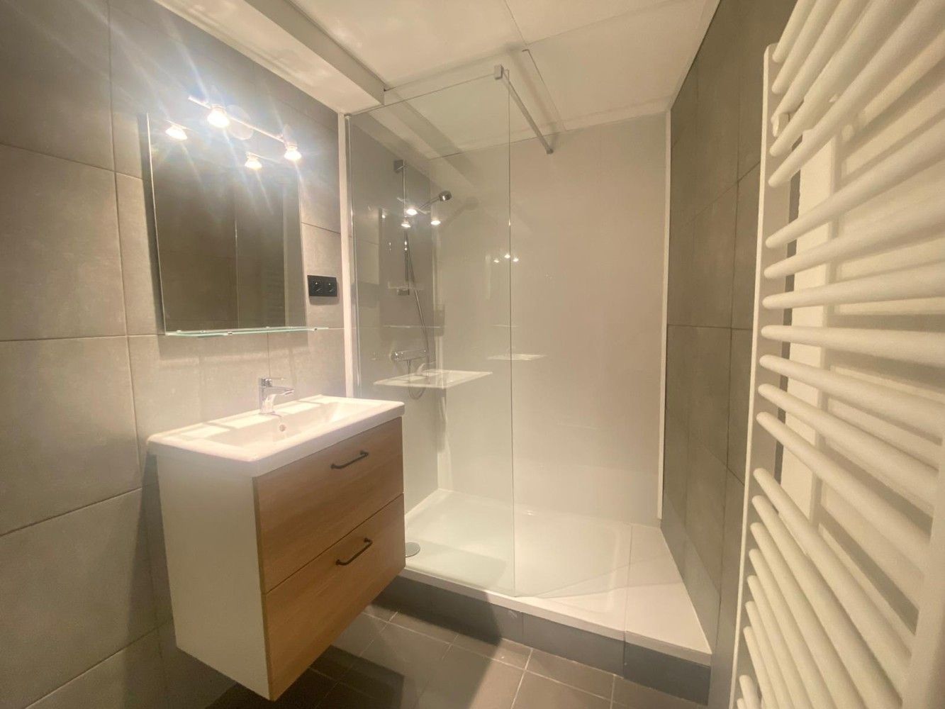 INTREKKLAAR APPARTEMENT PAL IN GENK-CENTUM foto 7