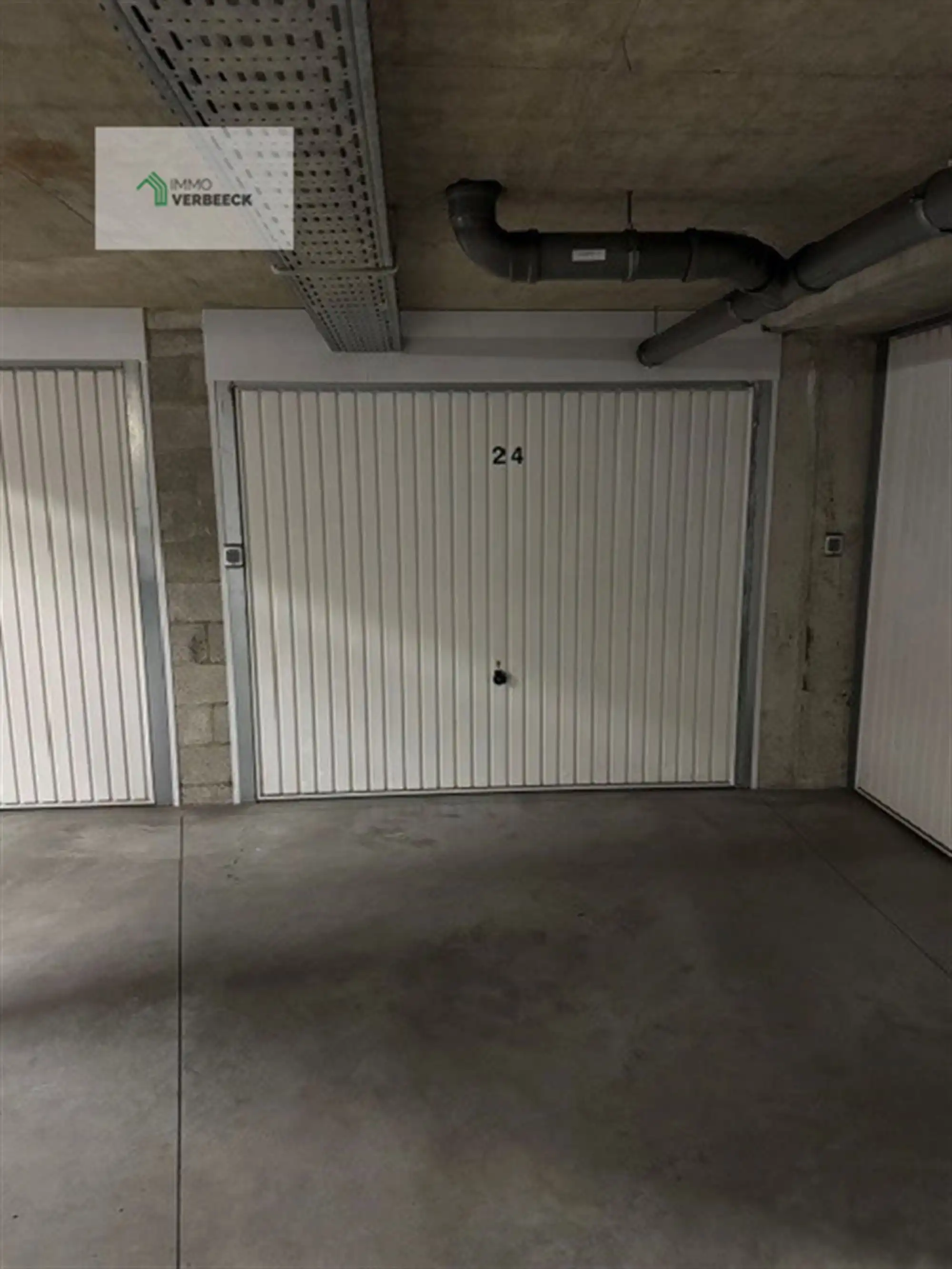 Parkeerplaats te huur Edmond Van Hoofstraat - 2400 Mol