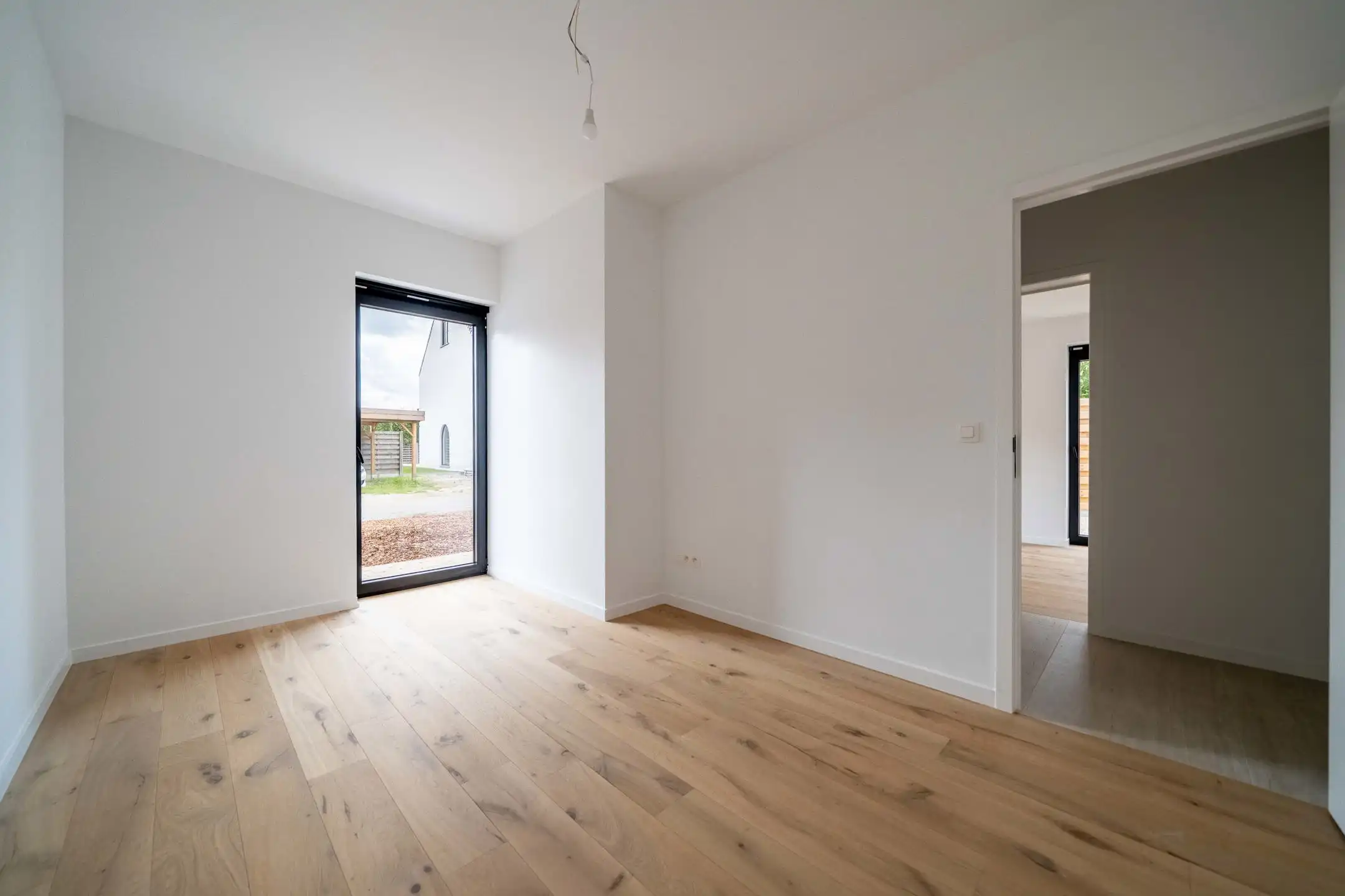 Hoogwaardig afgewerkte vernieuwbouwwoning in rustig straatje foto 8