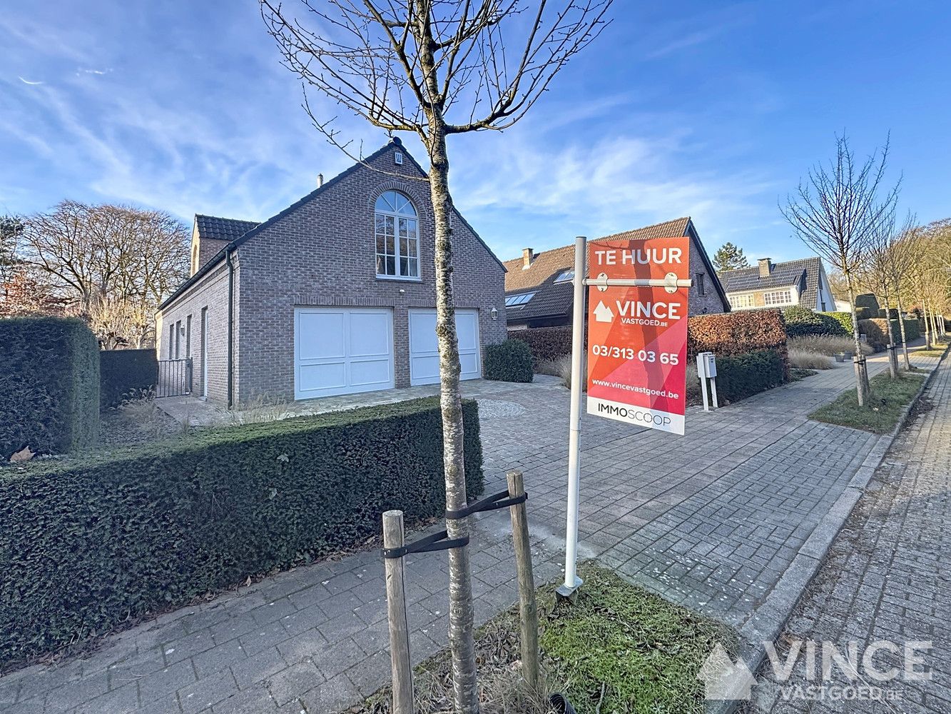 Instapklare gezinswoning met zonnige tuin in rustige doodlopende straat foto {{pictureIndex}}