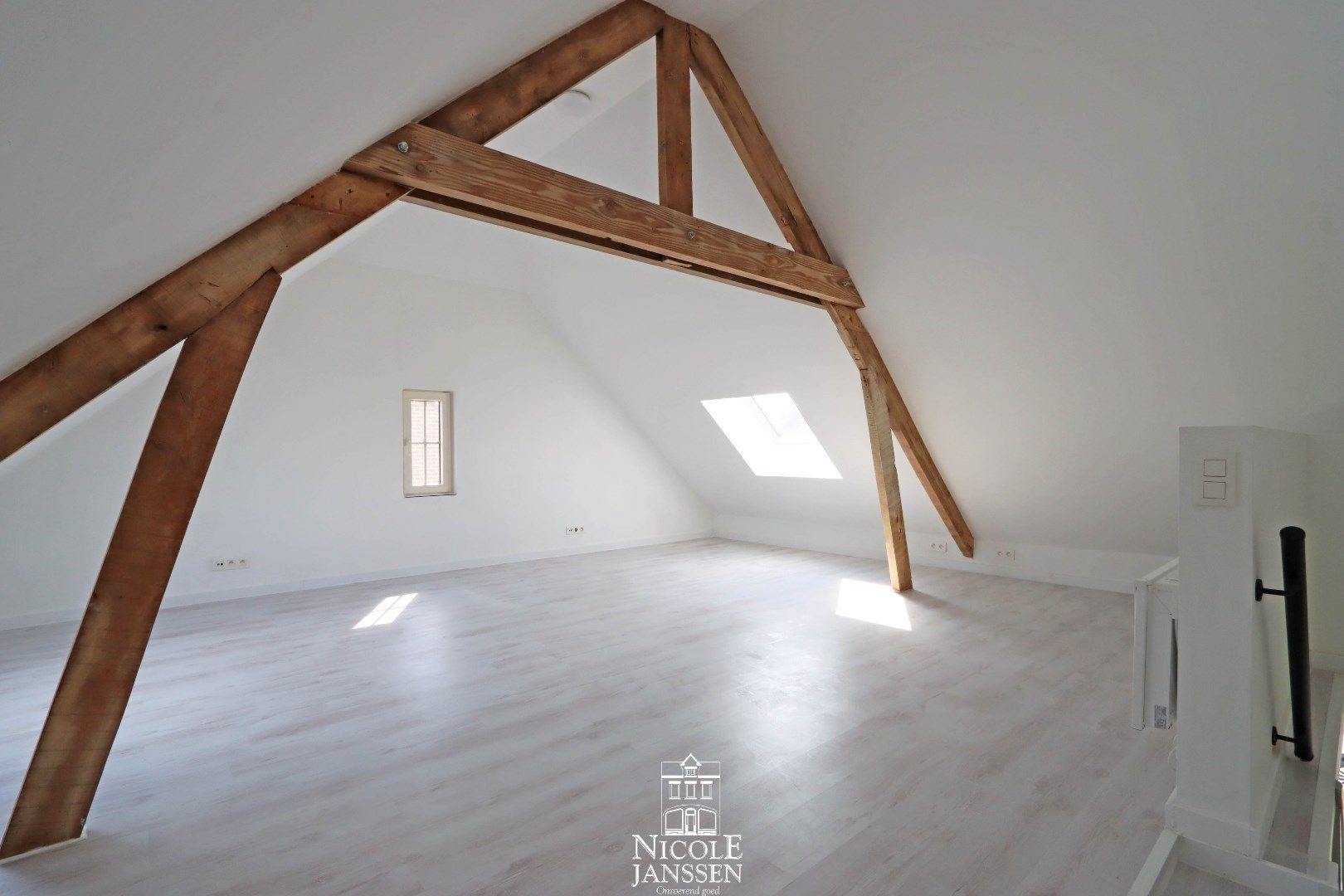 Gerenoveerd halfopen woning met 3 slaapkamers te Aldeneik te koop foto 18