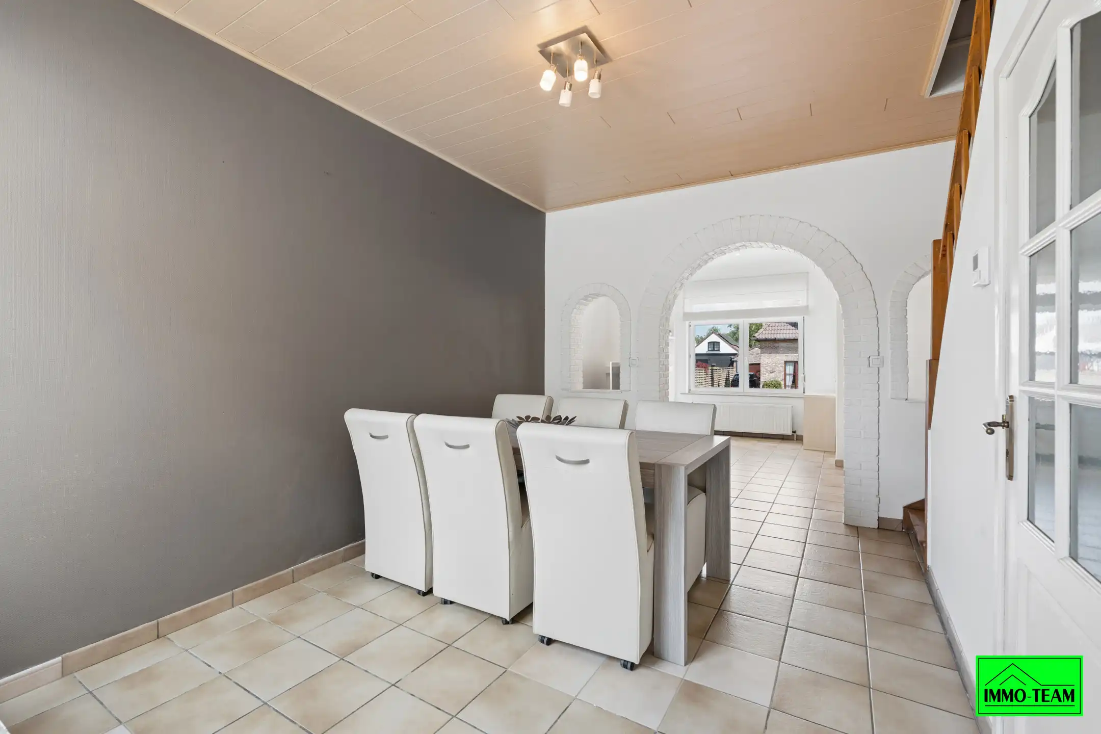 Gezellige, instapklare 2-gevelwoning nabij centrum Okegem foto 6