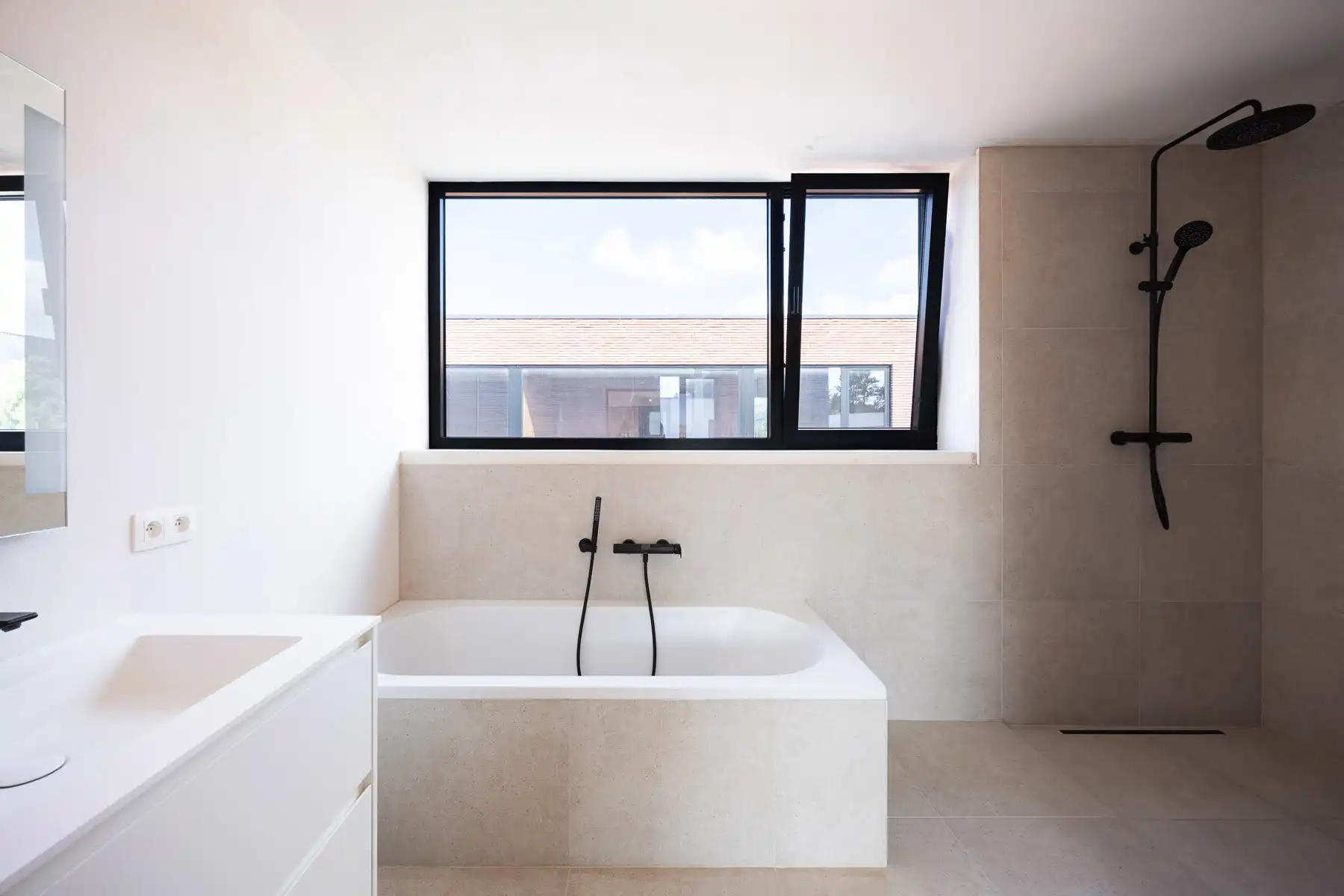 Knappe nieuwbouw villa in gezinsvriendelijke buurt foto 15