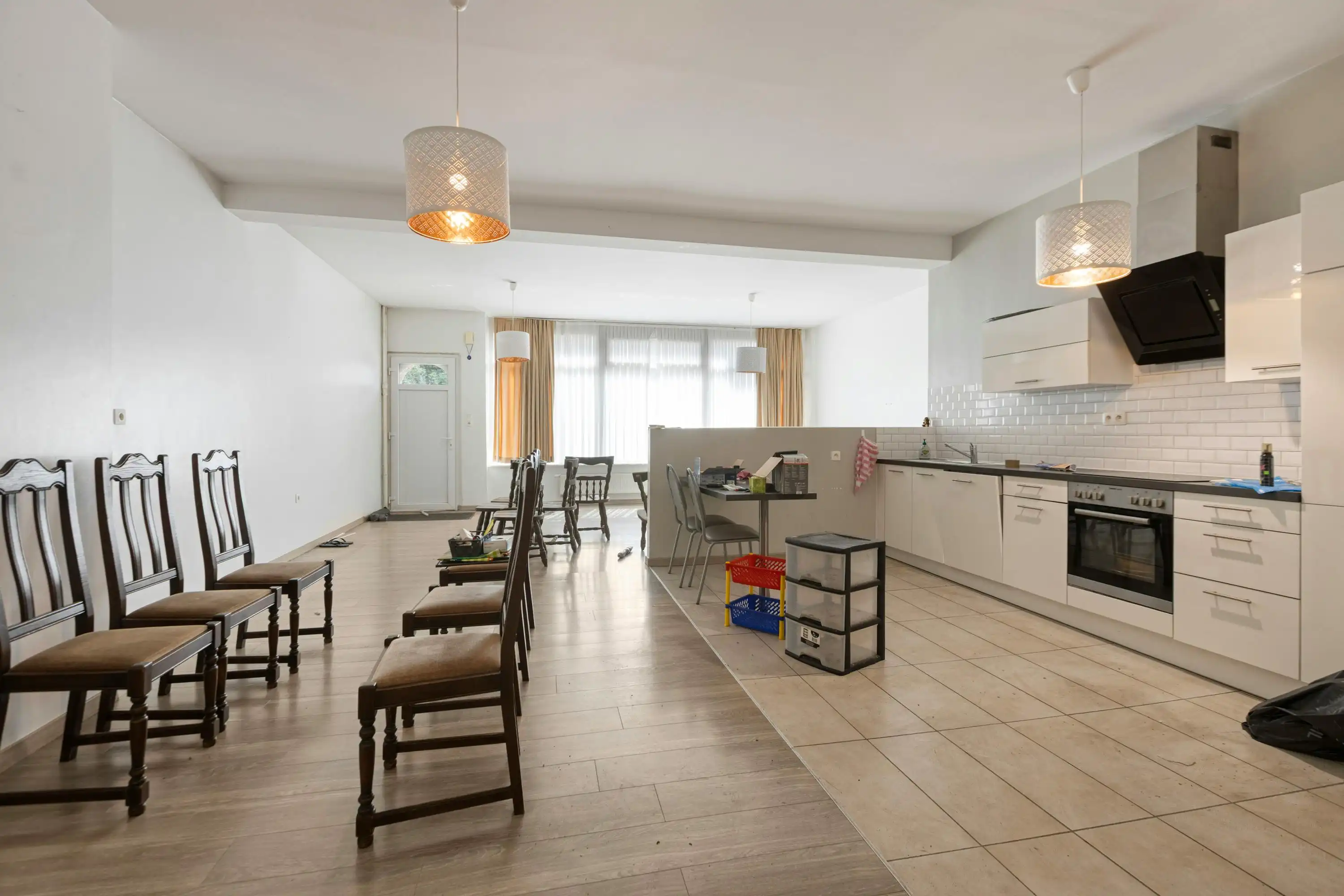 Ruim handelshuis met 5 slaapkamers op een perceel van 9a13ca nabij Thor Park foto 3