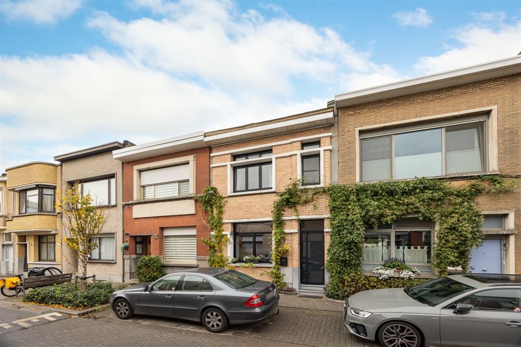 Gerenoveerde woning met zonnige tuin op toplocatie foto 24