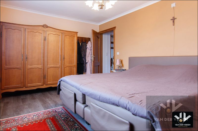 INSTAPKLAAR GEHEEL VAN MAAR LIEFST 370m² OP RUSTIGE LOCATIE foto 16