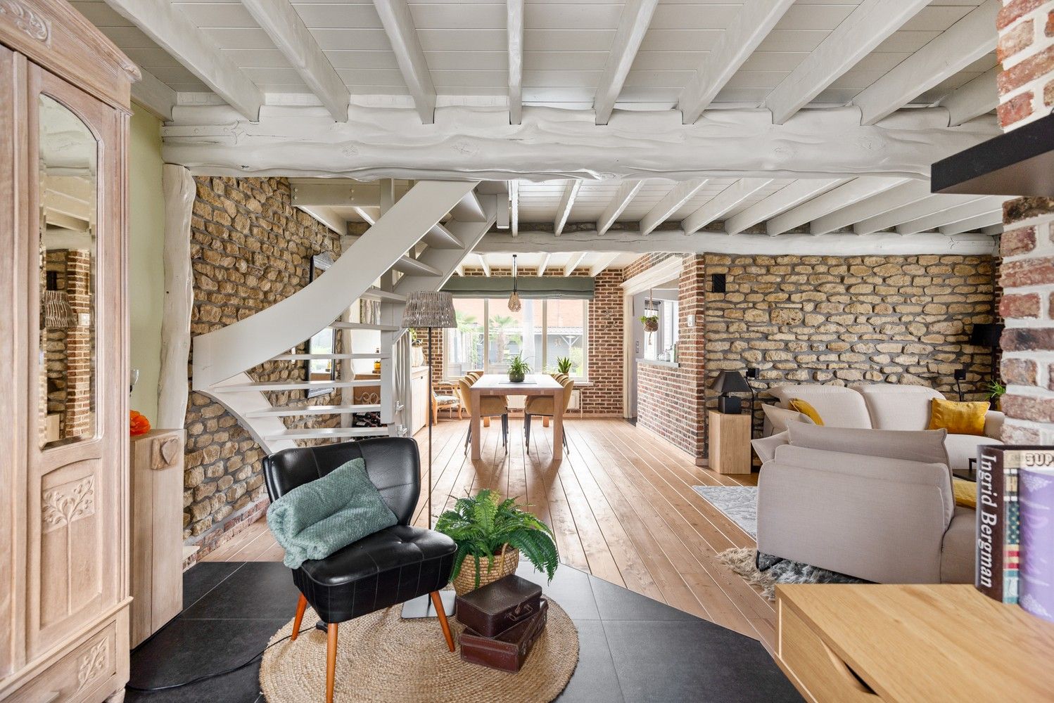 Instapklare woning met 3 slaapkamers en prachtige tuin te Walem foto 9