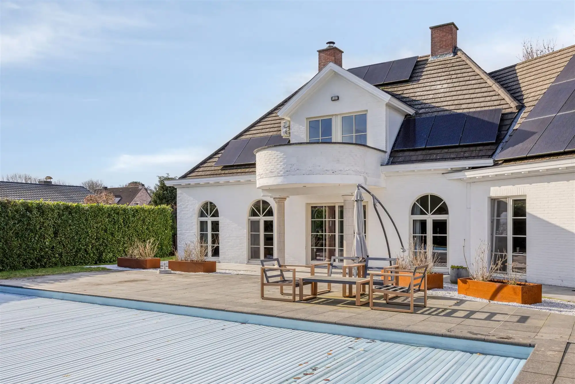 Instapklare tijdloze villa met 5 slpks op ca. 2000 m² foto 49