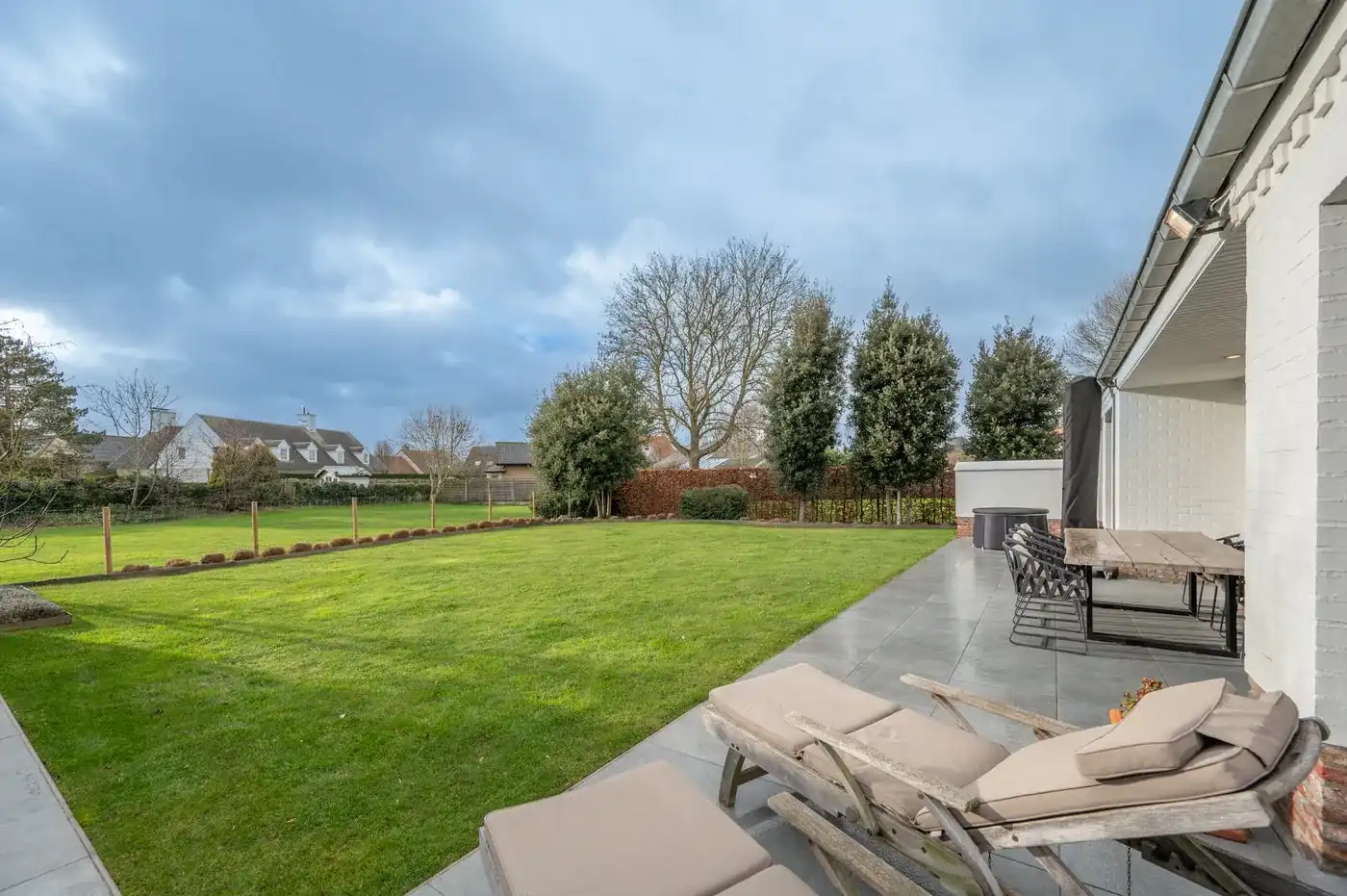 Instapklare en alleenstaande villa met zonovergoten tuin. foto 12