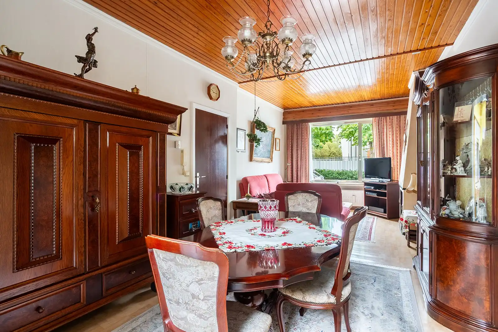 Woning met veel potentieel en zuidwestgerichte stadskoer  foto 4
