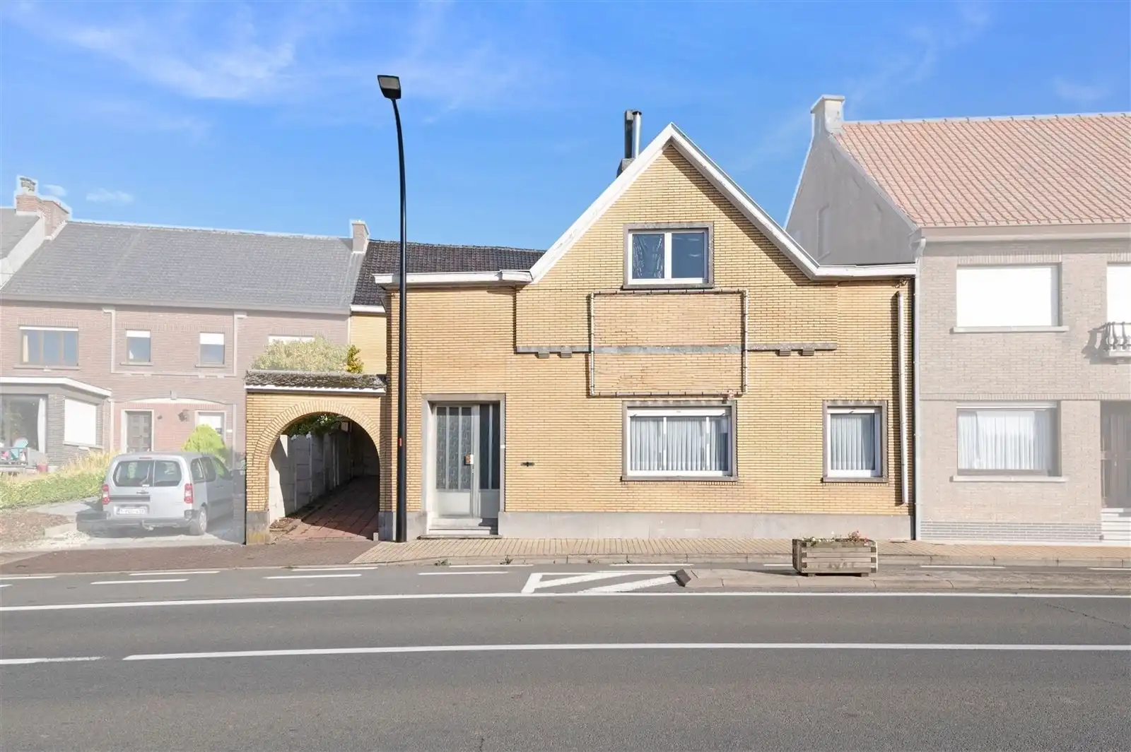 Uitzonderlijk renovatieproject met authentieke kapel! foto 8