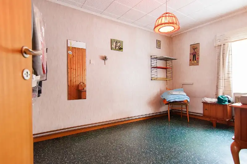 TE RENOVEREN WONING OP RUIM PERCEEL VAN BIJNA 12 ARE HALFOPEN BEBOUWING MET VEEL RUIMTE EN UITBREIDINGSMOGELIJKHEDEN foto 12