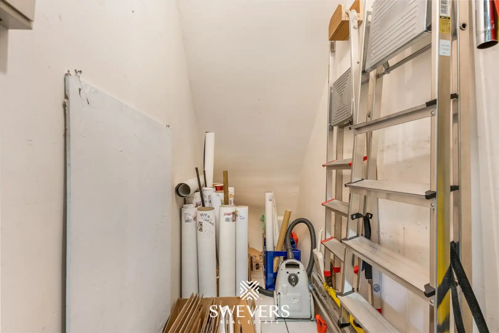 Commercieel pand met garage in centrum Beringen foto 11