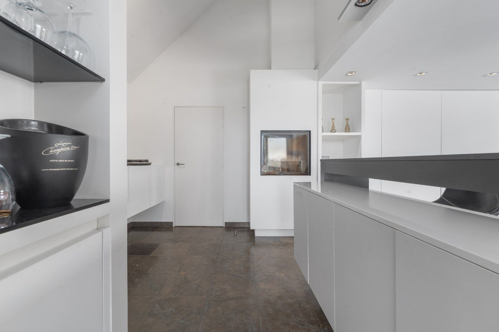 Zéér ruim en lichtrijk duplex appartement met zuidgerichte terrassen op topligging foto 3