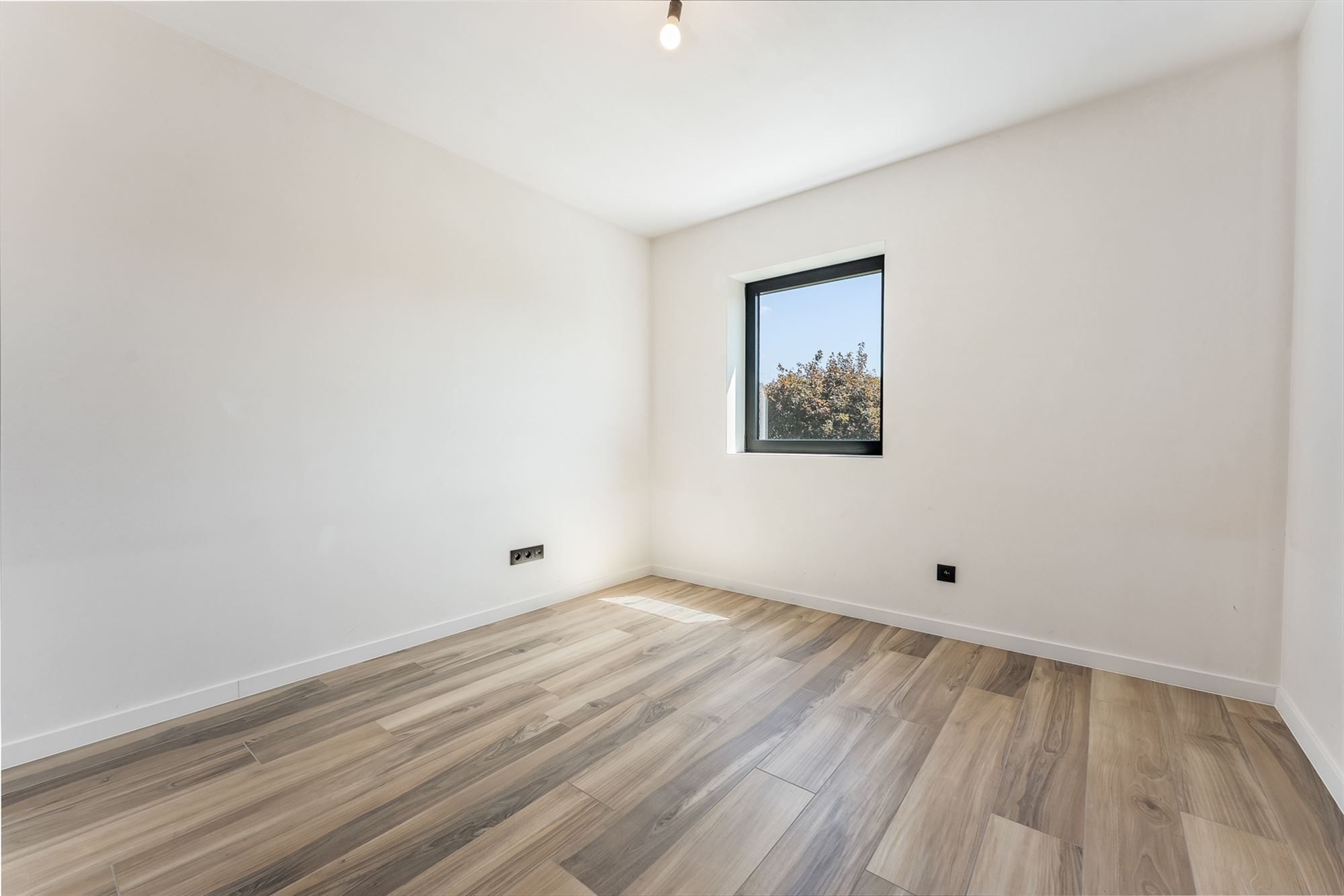 PRACHTIG AFGEWERKTE NIEUWBOUWWONING (195m²)  MET 3 SLAAPKAMERS + ZOLDER EN AFGEWERKTE TUIN TE BERINGEN foto 15