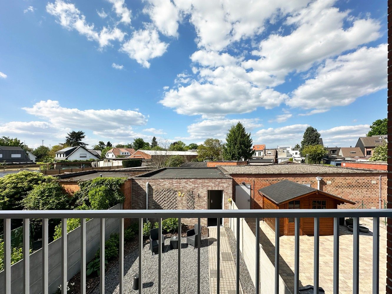 Verzorgd appartement met twee slaapkamers en terras te Wijnegem! foto 9
