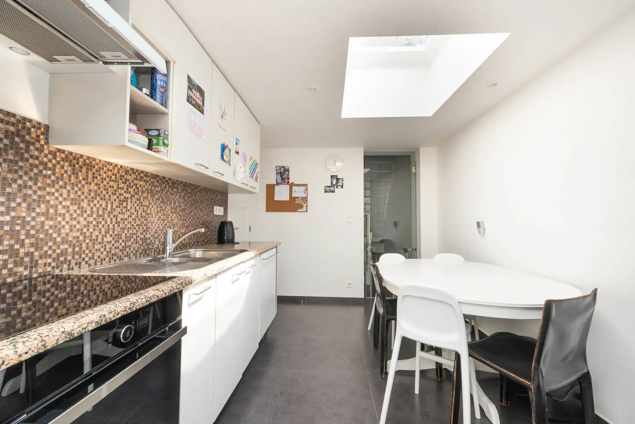 Woning van ± 150 m² met atelier/opslagruimte van ± 100 m² foto 4