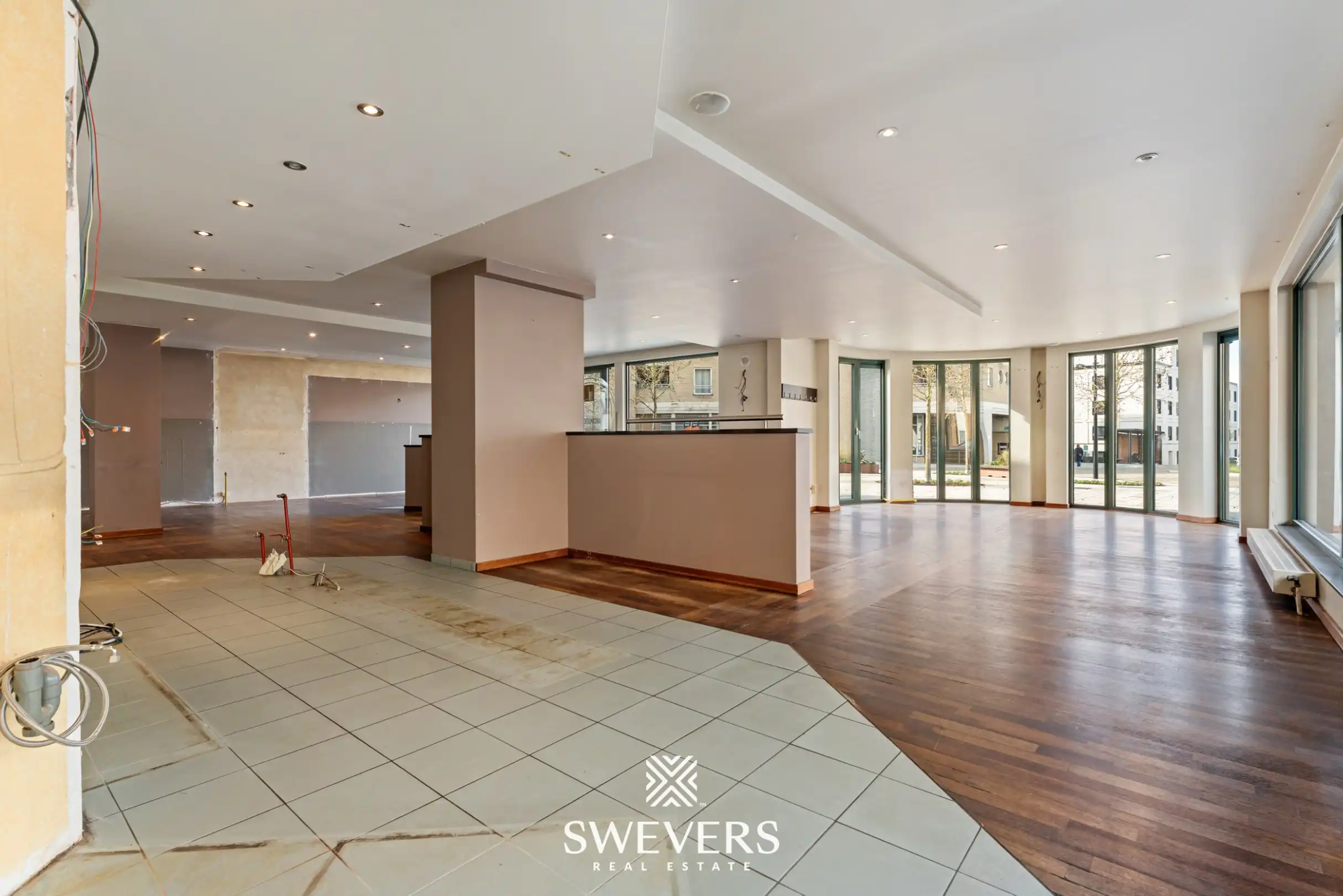 Commerciële opportuniteit met veel visibiliteit en ruimte in het centrum van Beringen foto 5