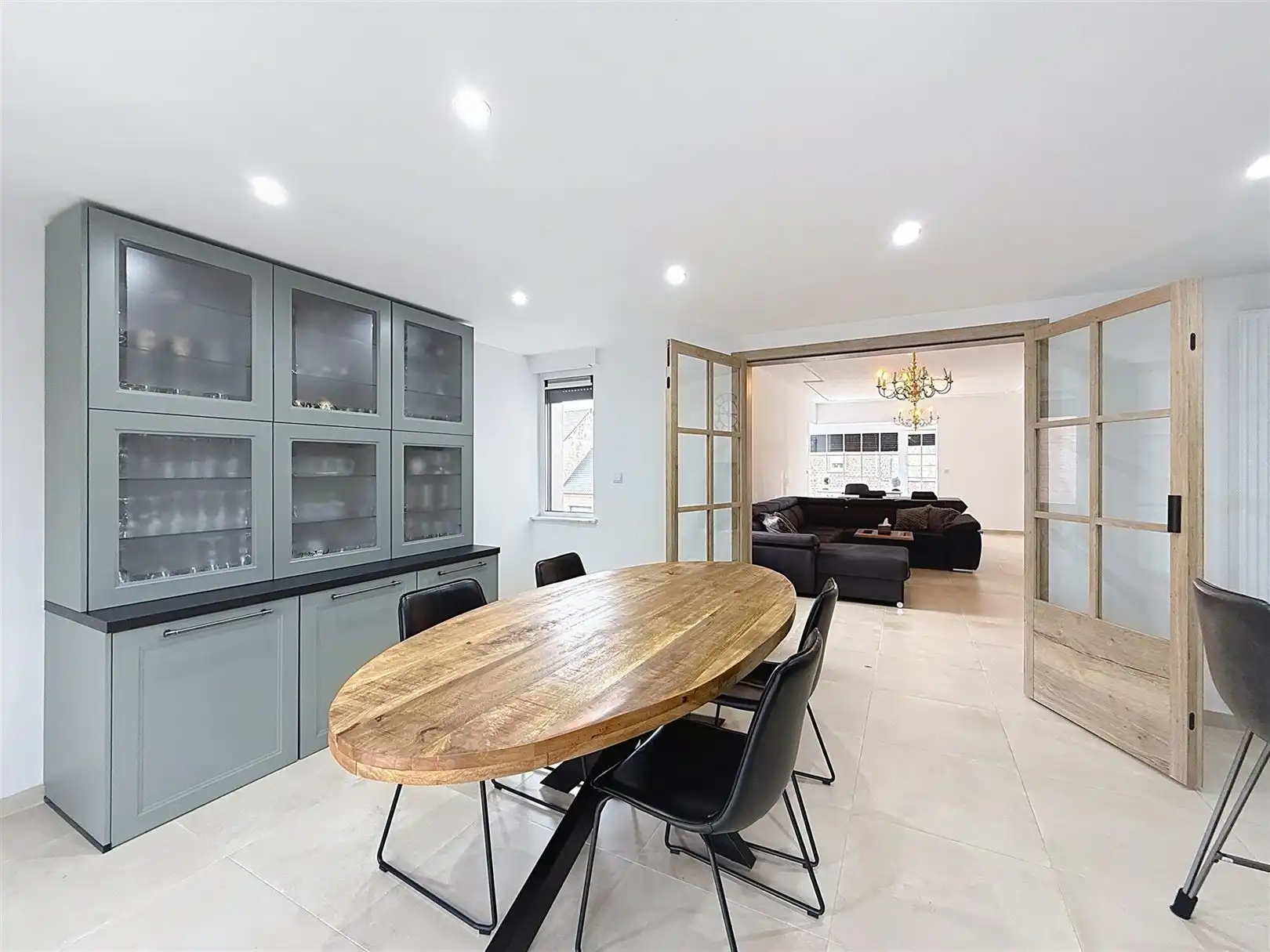 Ruime gerenoveerde woning, 5 slpks, 2 bdks, tuin, 11a 11ca  foto 7