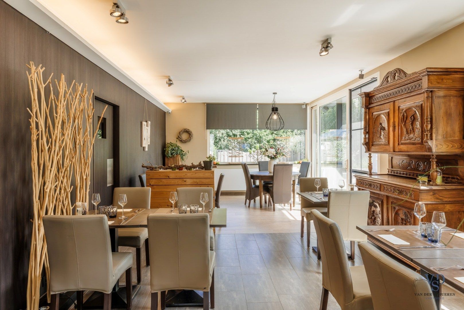 Uitzonderlijk commercieel pand ! foto 9