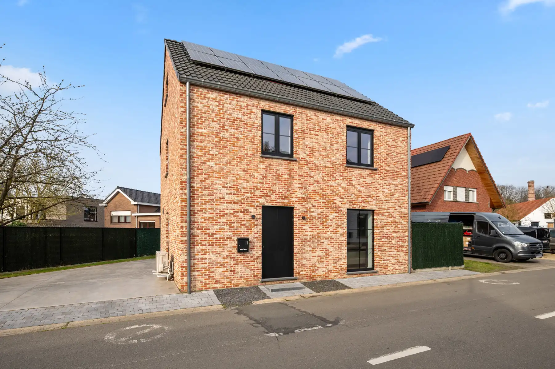 Recente vrijstaande woning in het centrum van RIJMENAM foto 3