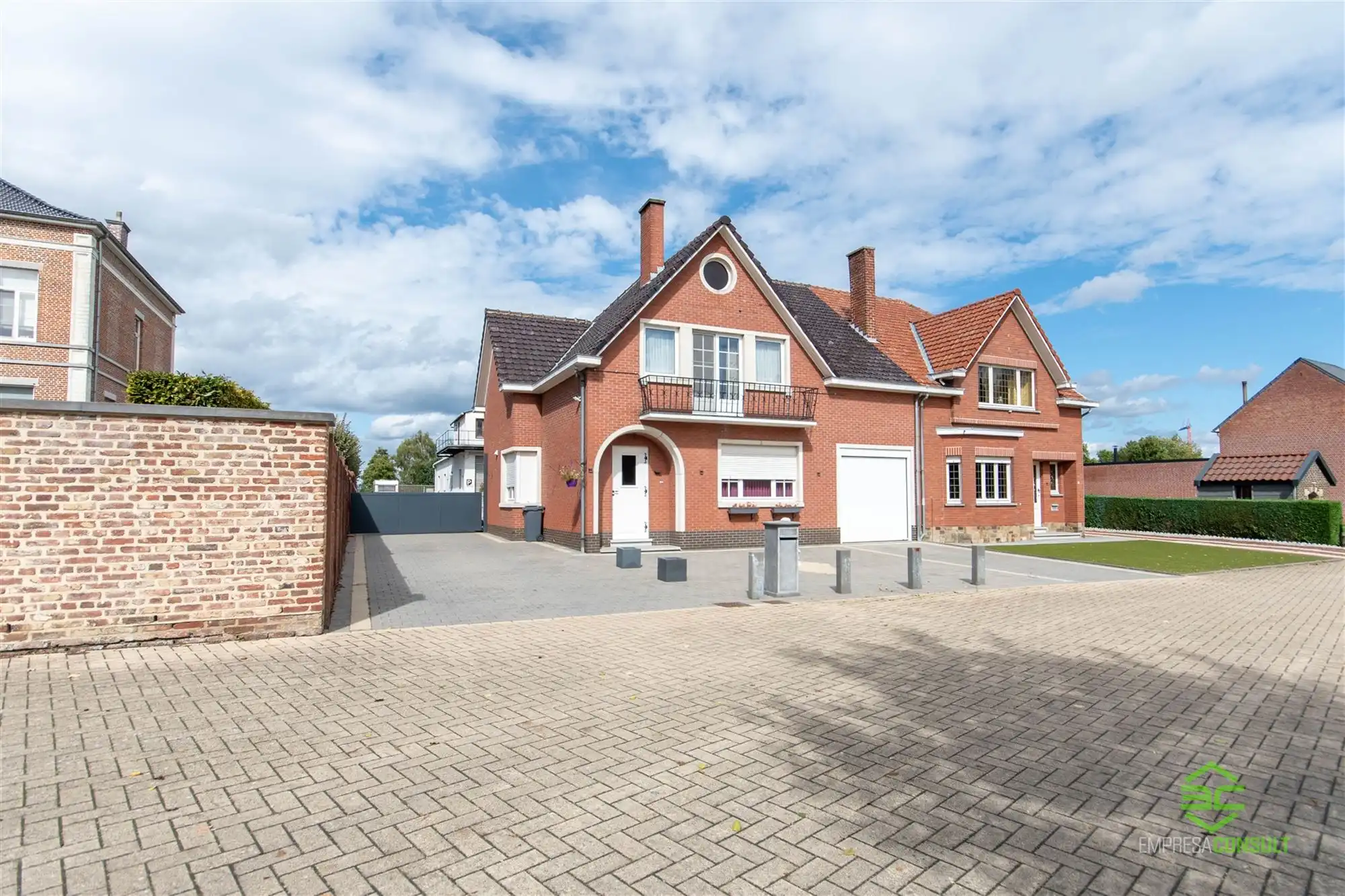 Hoofdfoto van de publicatie: Zeer ruime gezinswoning met achtergelegen loods van 125m²!