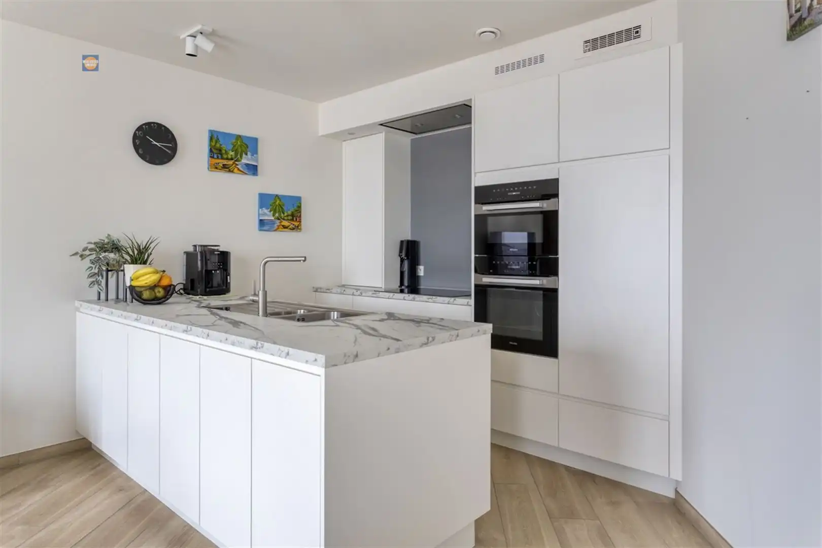 Modern en instapklaar appartement met 2 slaapkamers op absolute topligging foto 8