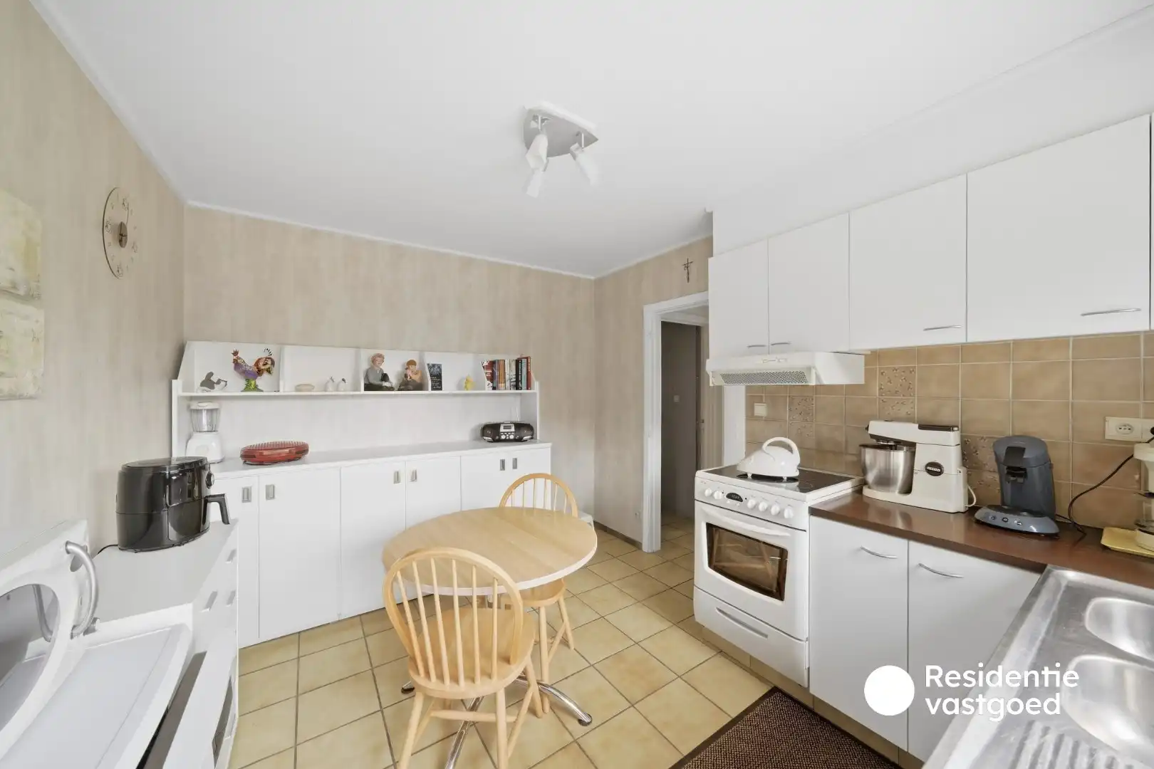Ruime woning met garage in hartje Zandvoorde foto 9