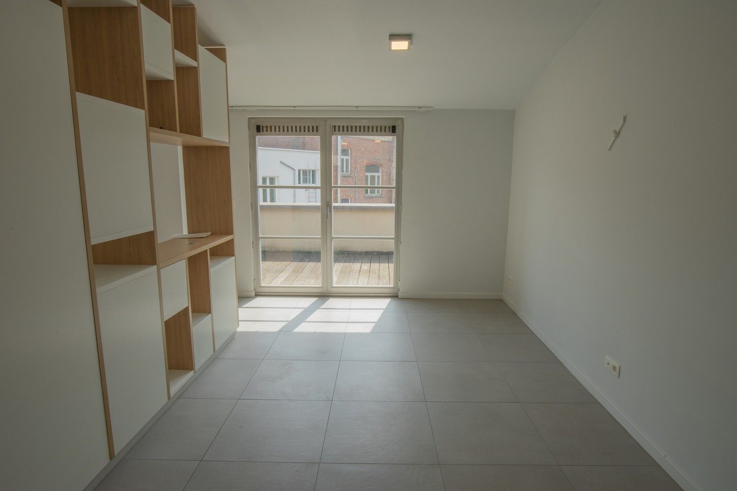Licht en modern appartement met groot terras vlakbij station foto 8