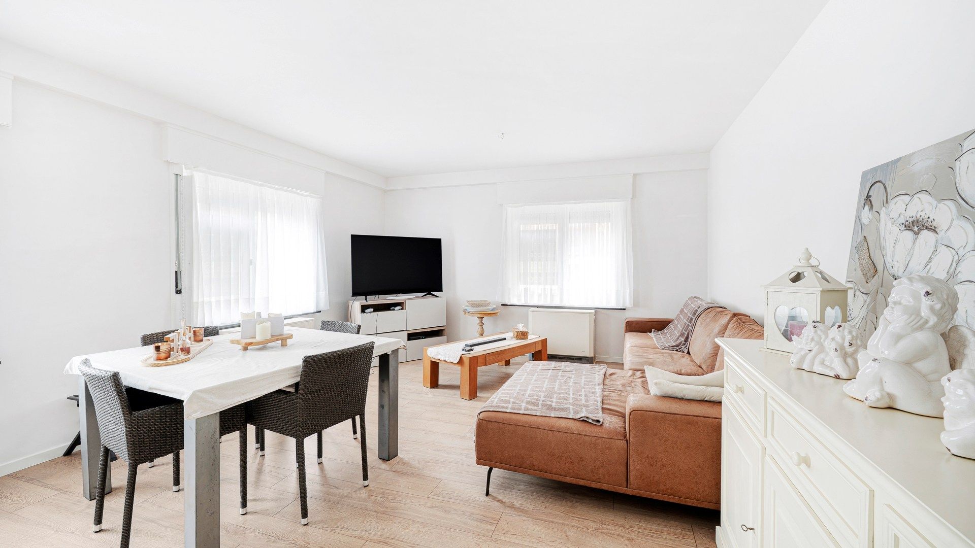Verzorgd 2-kamer appartement in hartje Heist foto 3