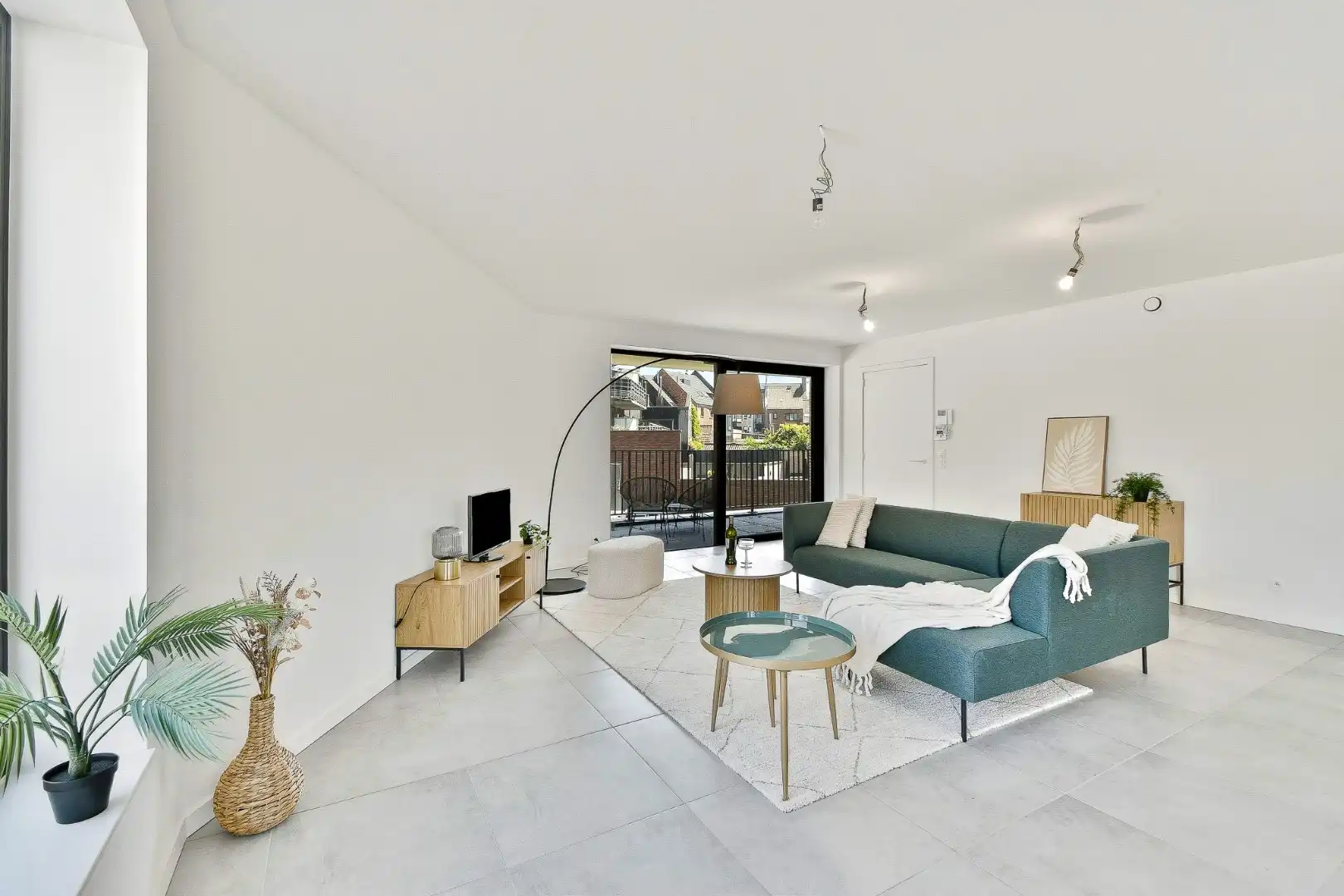 Stijlvol en energiezuinig wonen in hartje Gistel foto 3
