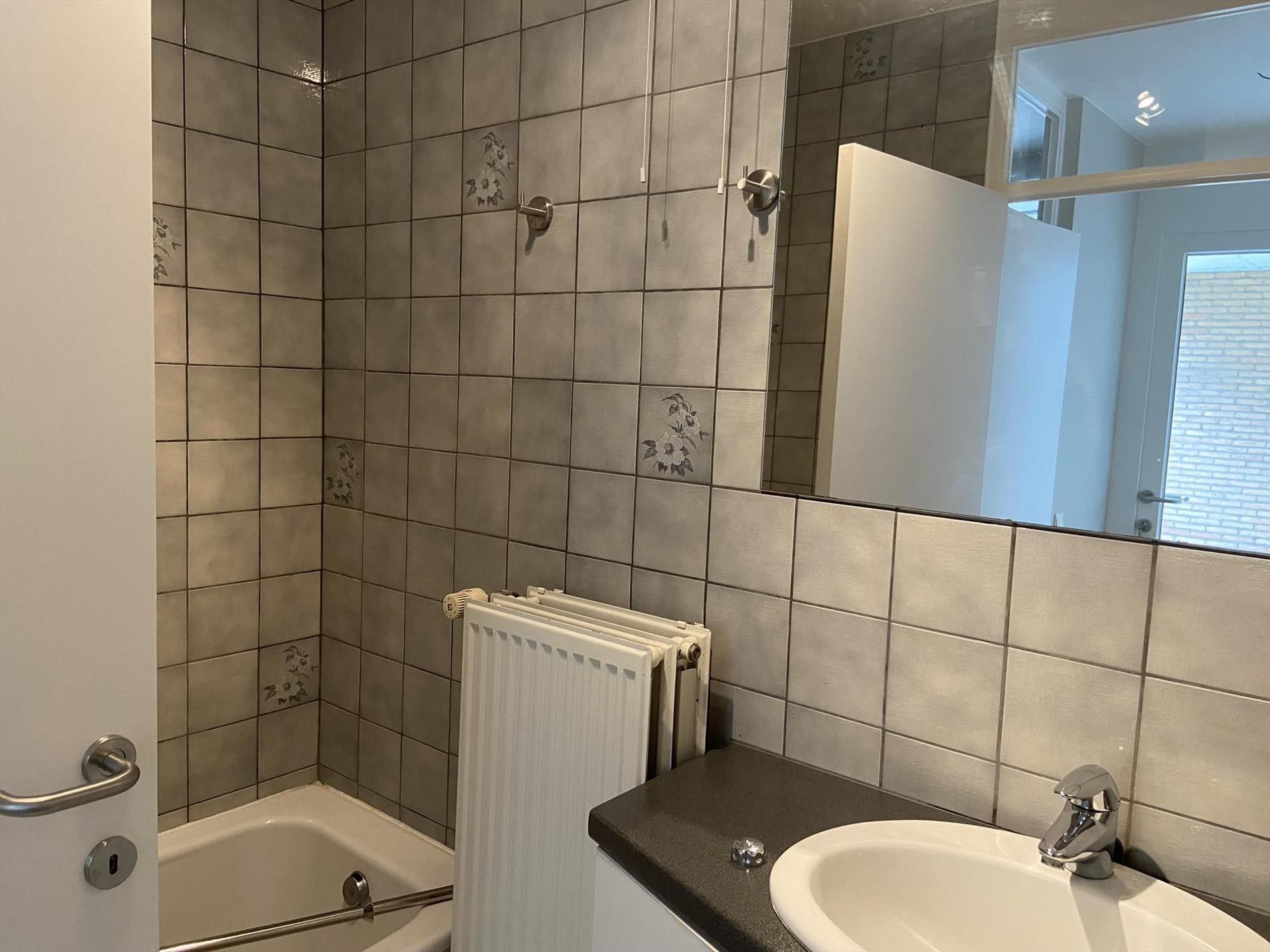 Ruime rijwoning met 3 slpks en tuin gelegen te Sint-Jozef-Olen! foto 10