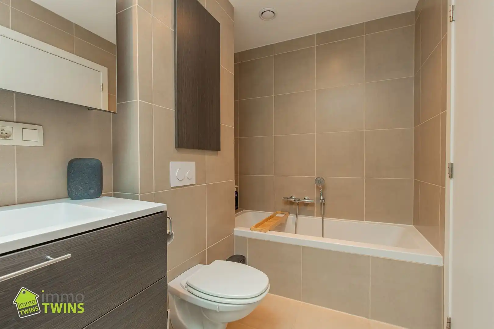 Ruim en stijlvol duplex appartement (155m²) met garage en staanplaats te Schoonaarde (Dendermonde). foto 13