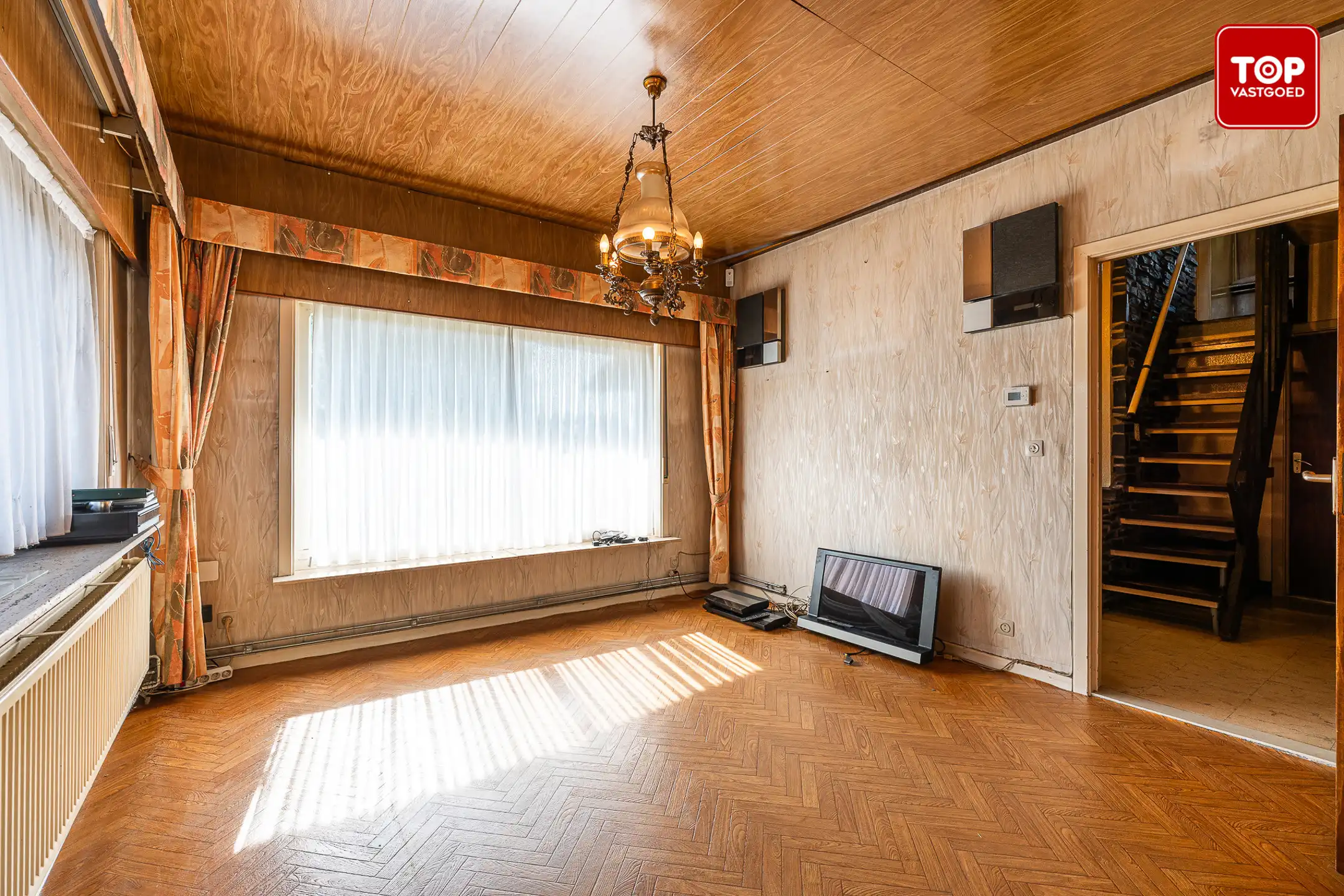 Charmante te renoveren woning met karakter en strooien dak foto 5