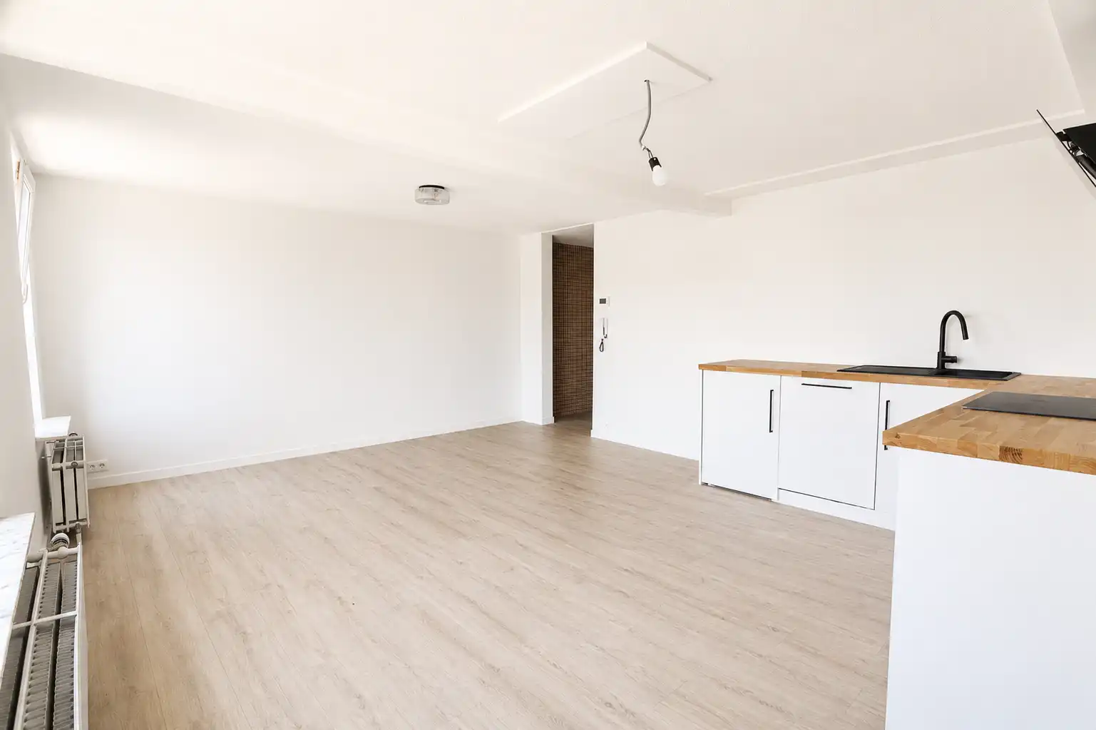 Gerenoveerd appartement (70 m²) vlakbij Grote Markt, jachthaven, Zeedijk en winkelstraten. foto 6