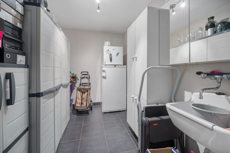 Roeselare-Centrum – Luxueus appartement met commerciële mogelijkheid foto 11