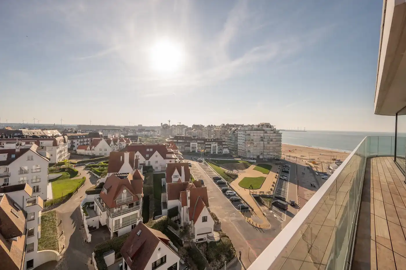 Uitzonderlijk duplex penthouse met een ideale oriëntatie en een fenomenaal panoramisch zicht over de Noordzee, Duinbergen en het Albertstrand foto 16