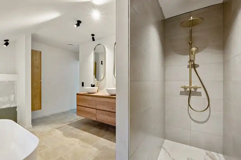 Volledig gerenoveerd landhuis gelegen op 34are foto 32