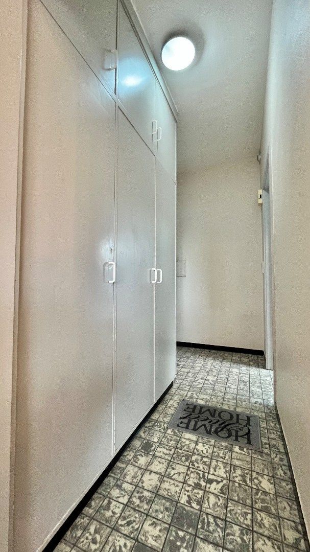 Vrije studio met open zicht op het station foto 9