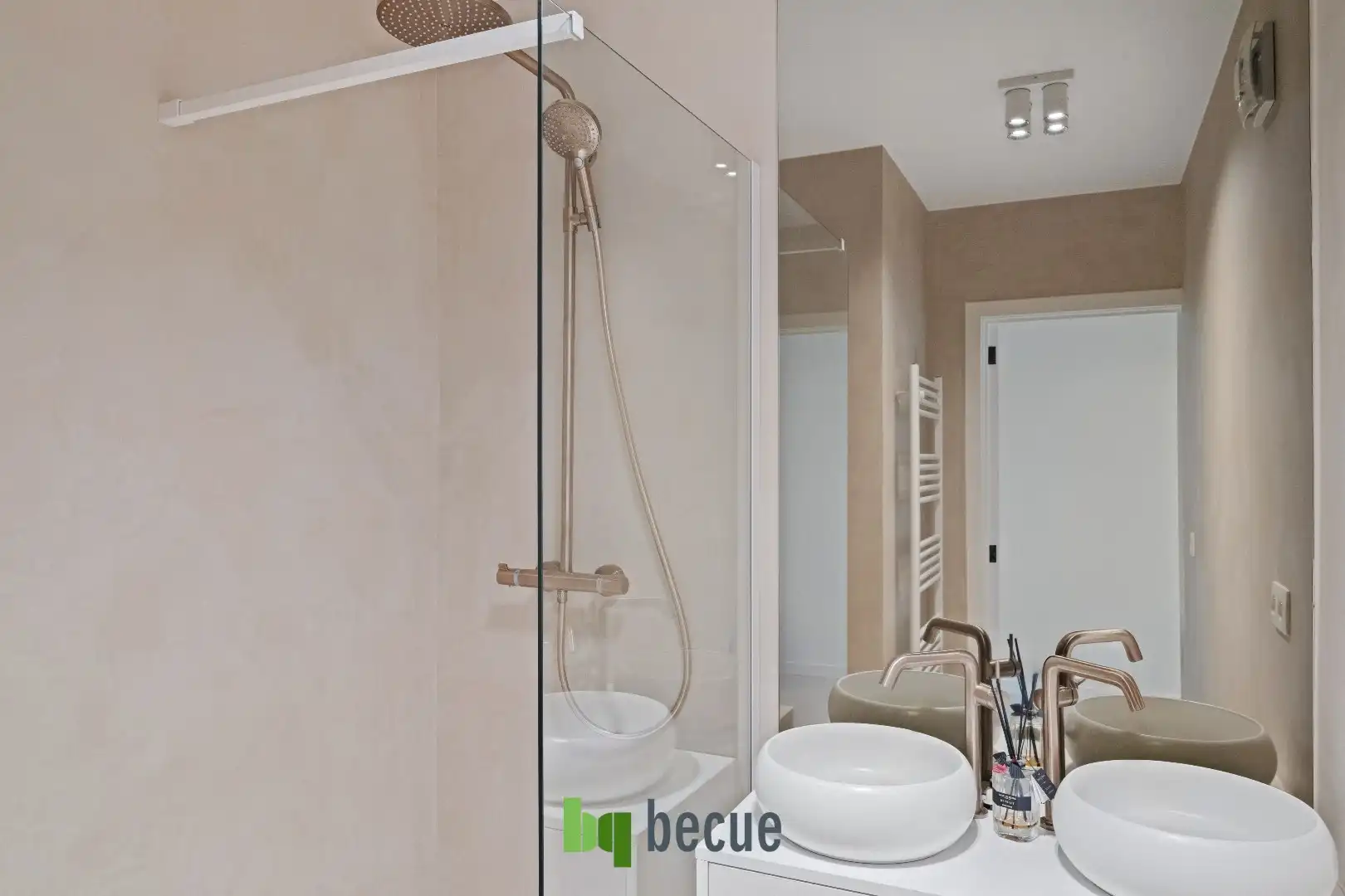 STARTPRIJS: 495.000 EURO ! Luxueus vernieuwd appartement (92 m²) met EPC A foto 8