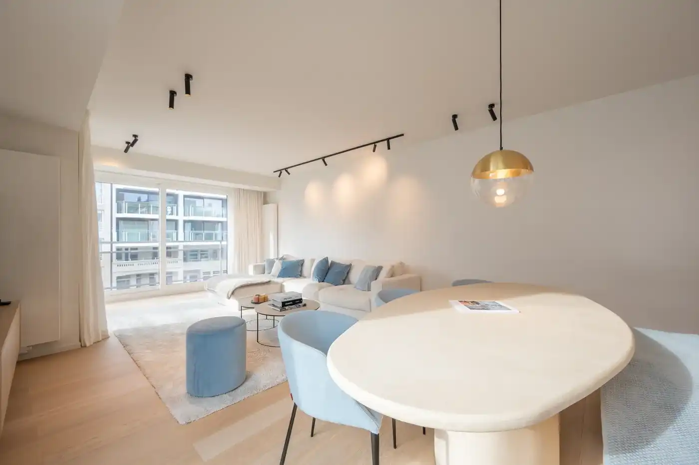 Prachtig gerenoveerd 2-slaapkamerappartement op de Lippenslaan in Knokke foto 2