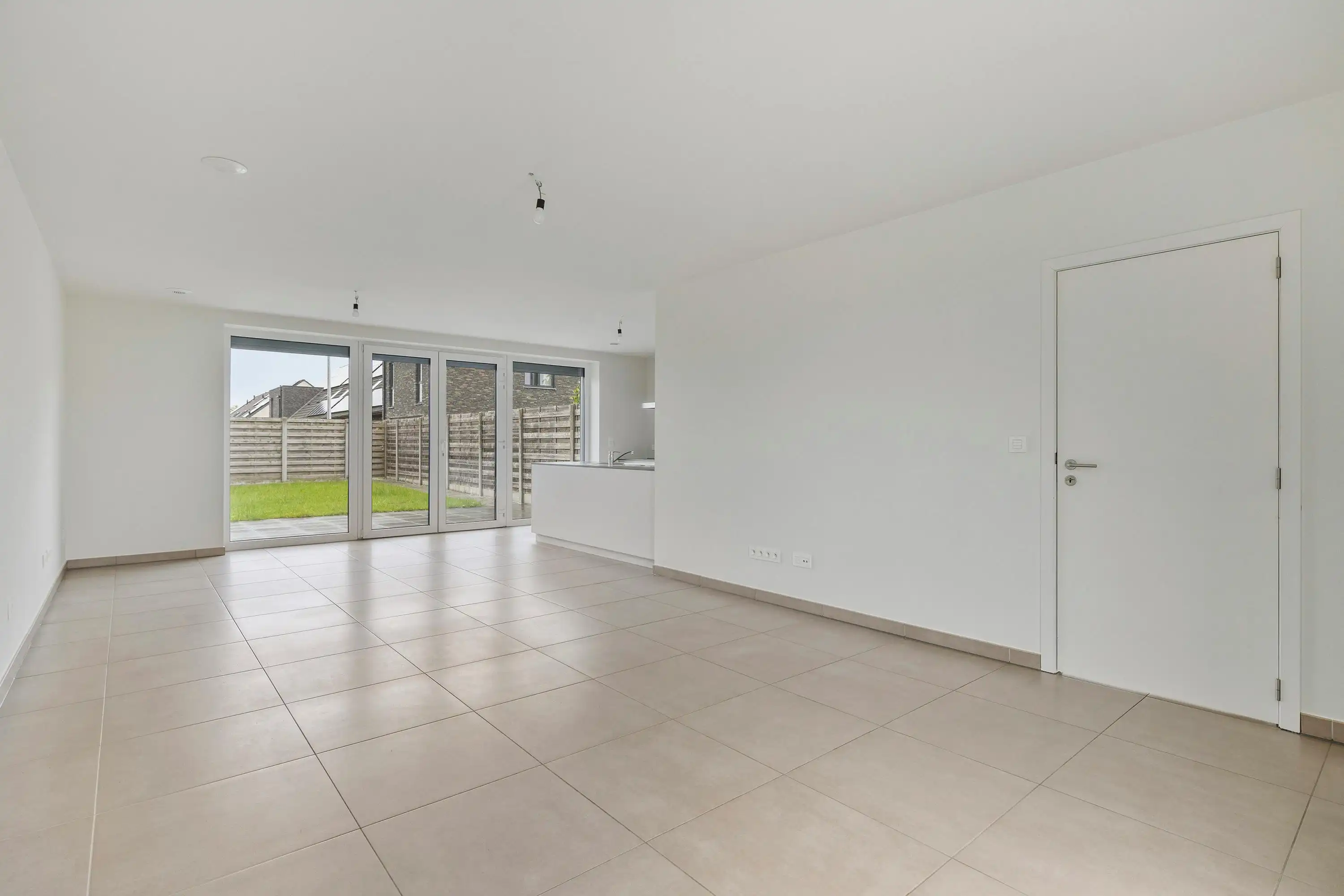 Instapklare en lichtrijke woning met tuin in Rumbeke te koop foto 6