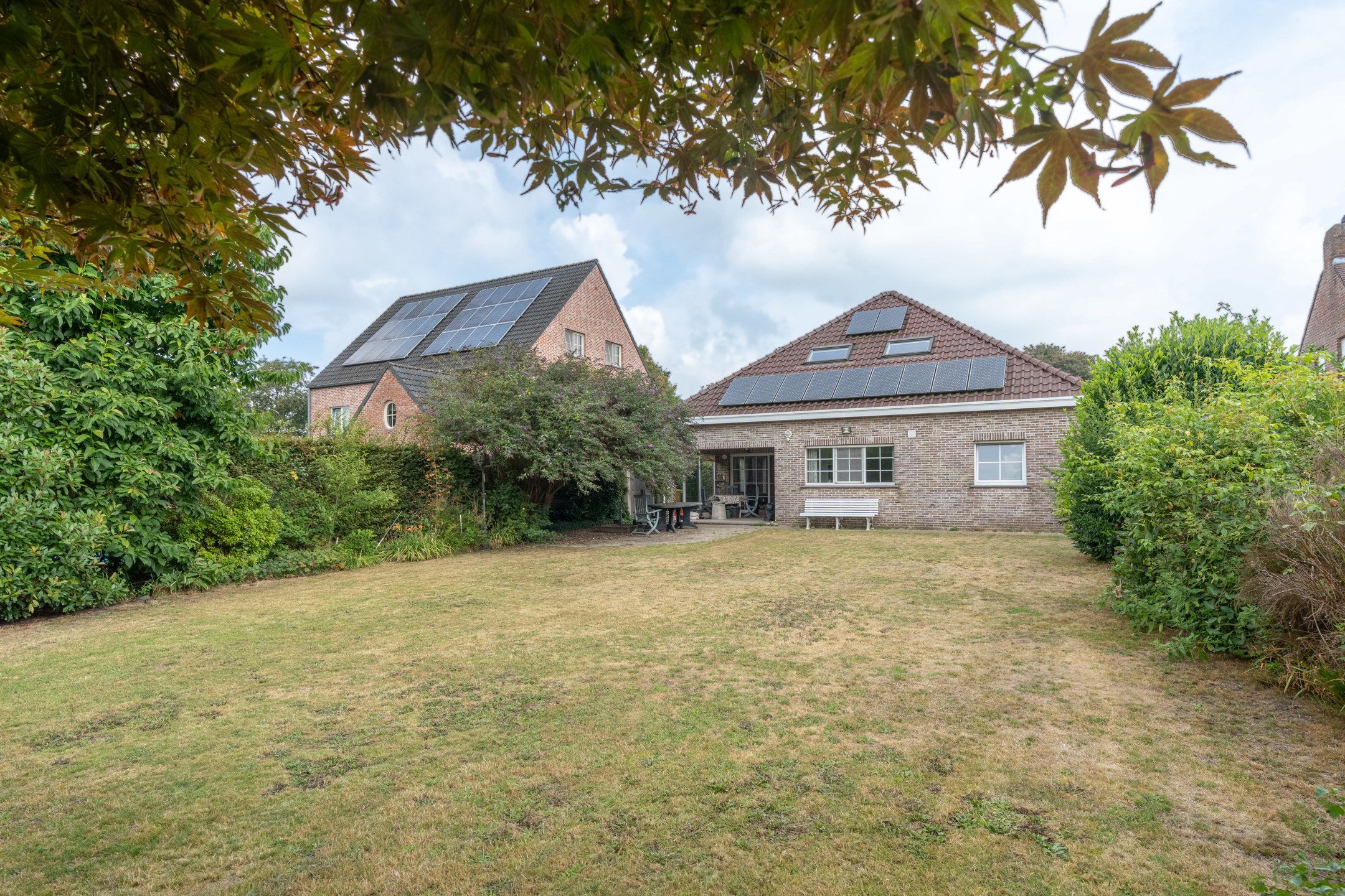 Ruime woning met 4 slpks op mooi zuidperceel van 1.041 m²  foto 49