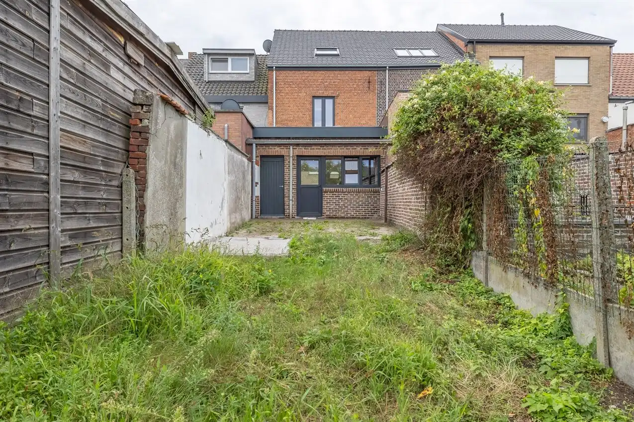 Vernieuwde rijwoning met drie slaapkamers en mooie tuin foto 10