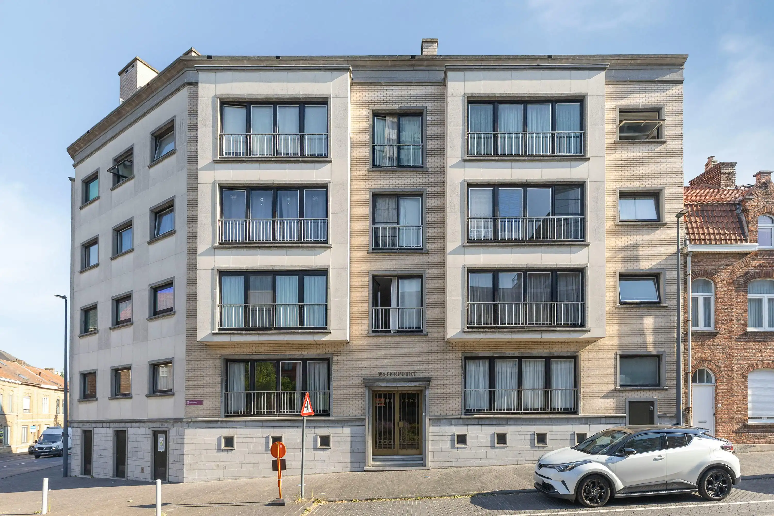 Appartement te koop met 2 kamers, terras en garage in Ieper foto 14