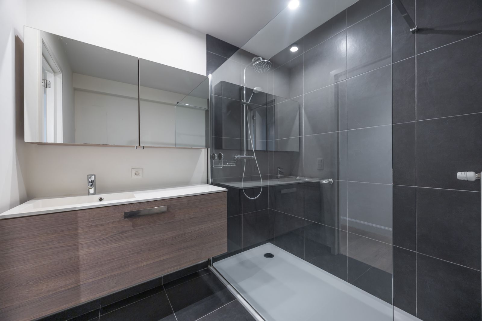 Luxueus 2 slaapkamer appartement in het hartje van Gistel foto 14